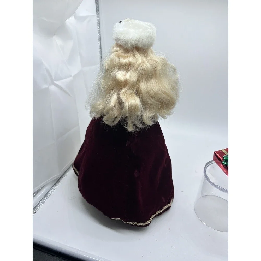 Vintage 1996 Mattel Barbie Happy Holidays Doll Special Edition 15646 W/ Gift